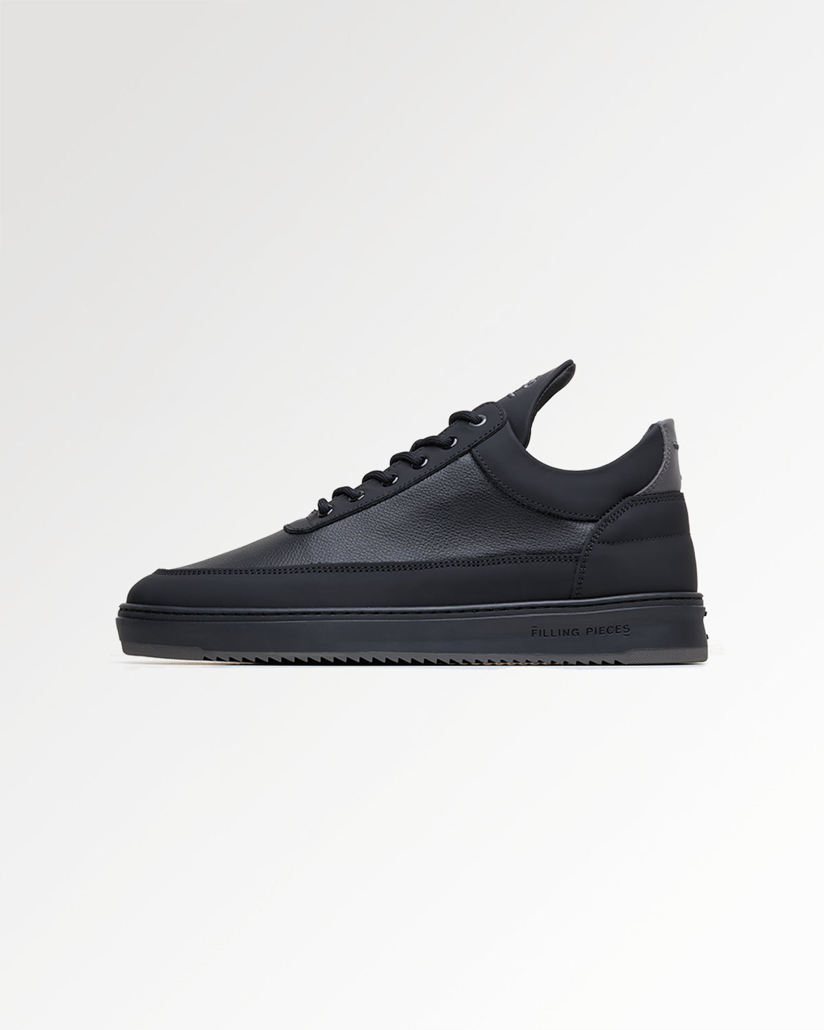 LOW TOP TECH CRUMBS BLACK