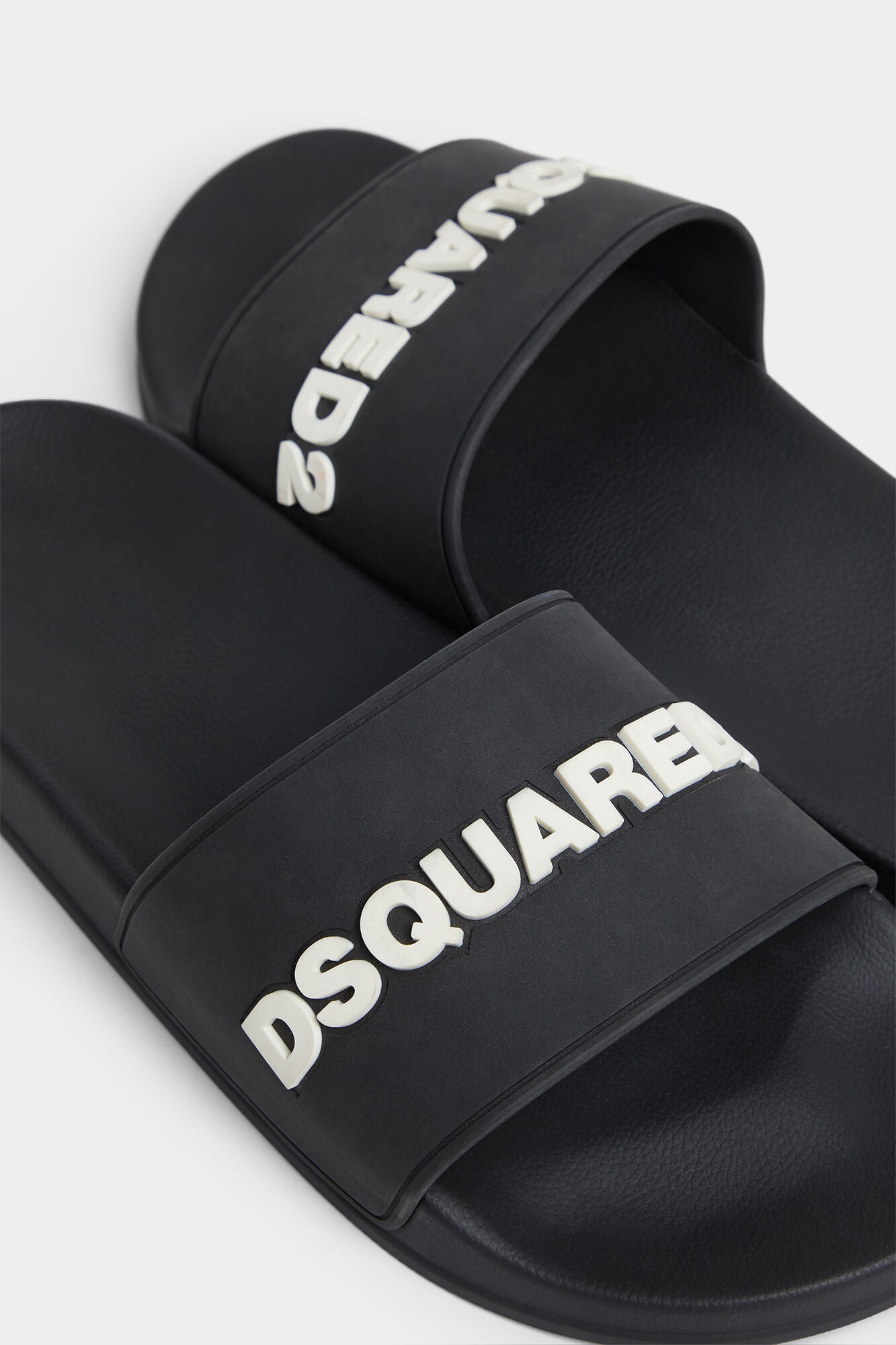 DSQ2 SLIDES BLACK