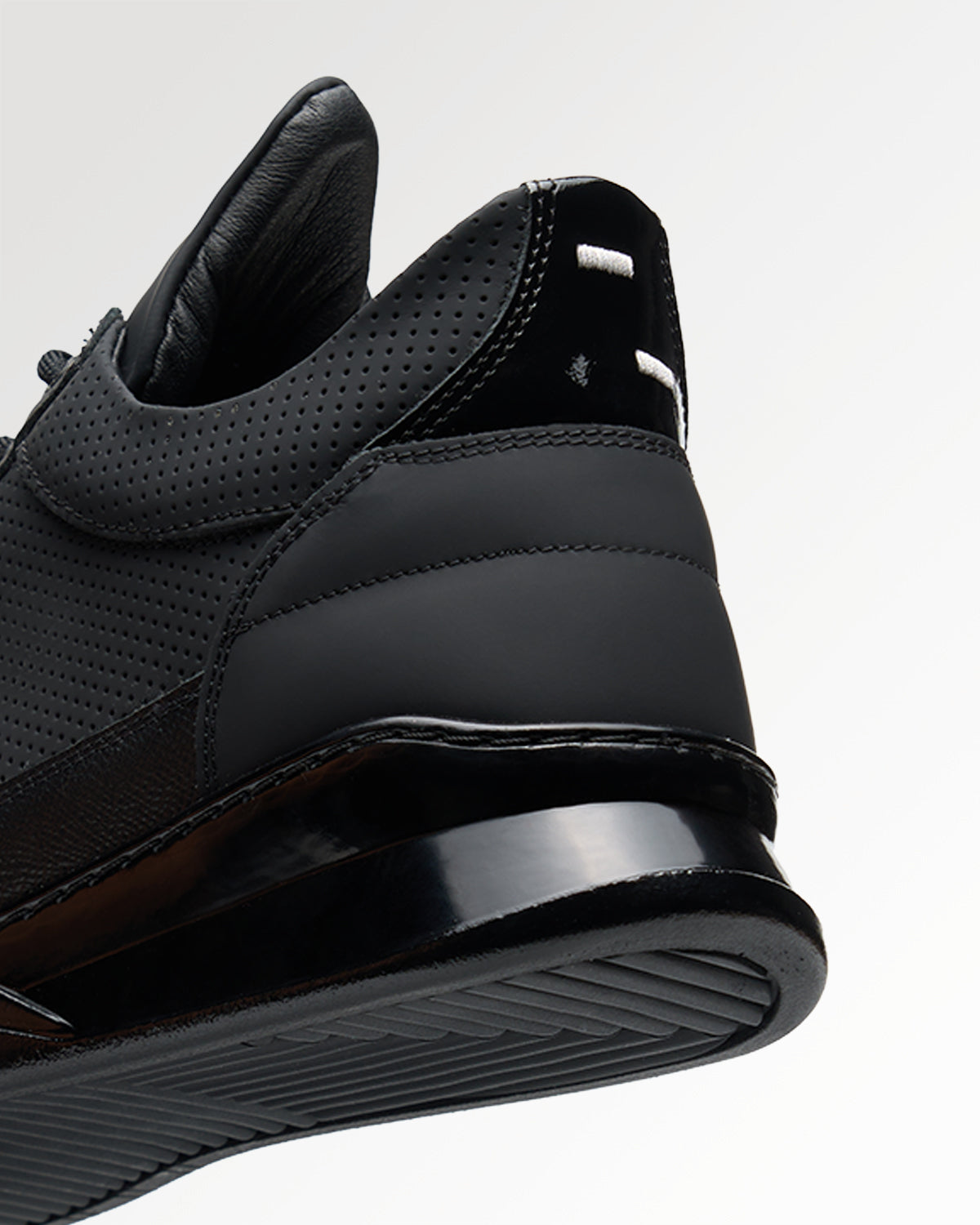 LOW TOP GHOST TECH BLACK