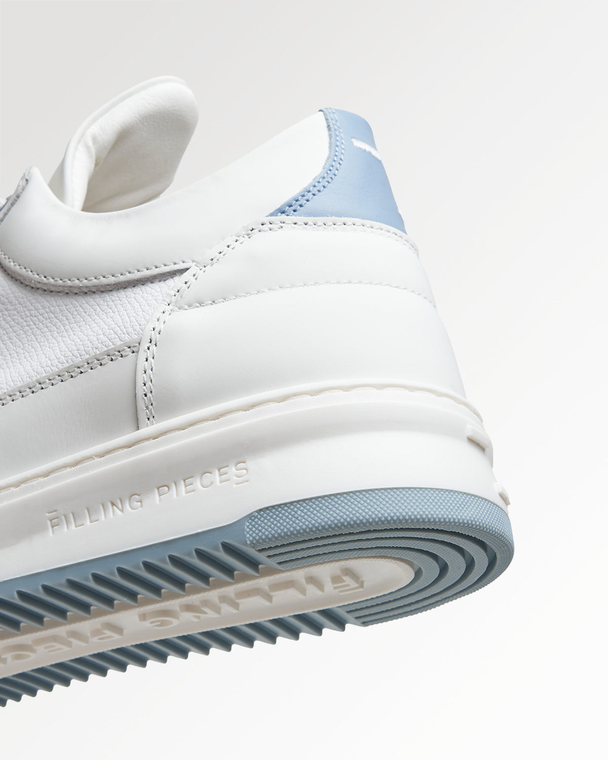 LOW TOP TECH CRUMBS WHITE/LIGHT BLUE