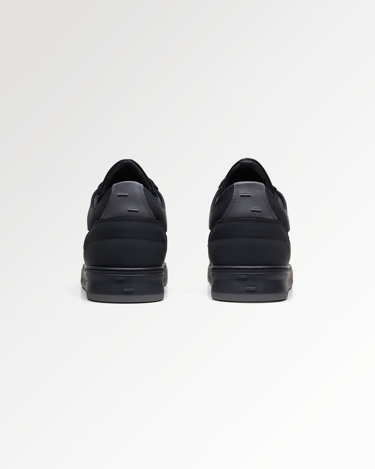 LOW TOP TECH CRUMBS BLACK