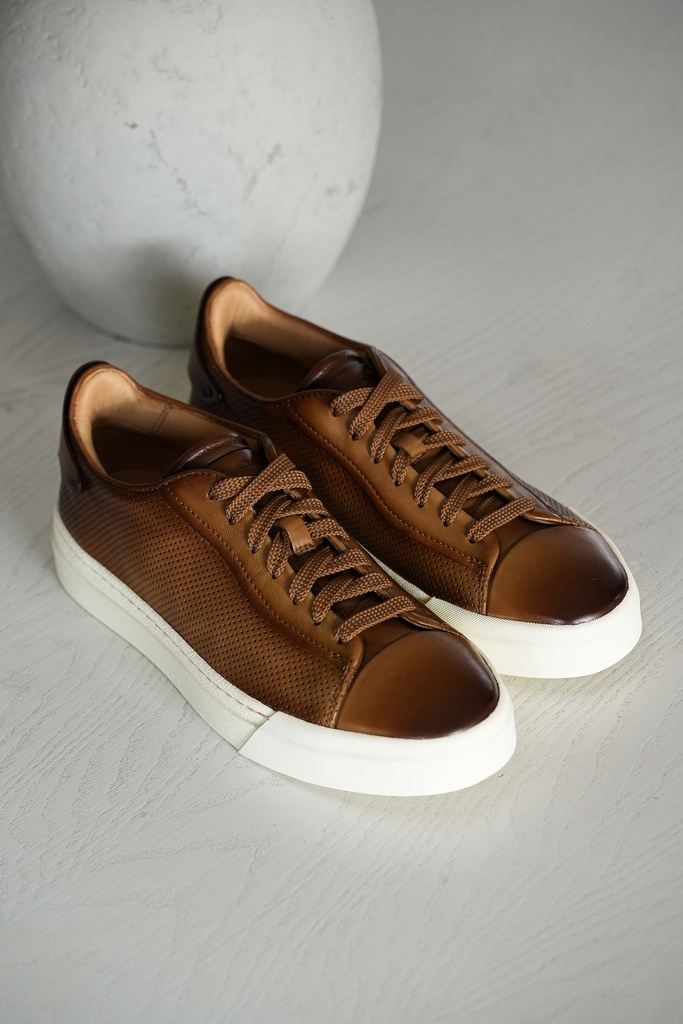 MEN'S POLISHED BROWN LEATHER PERFORATED SNEAKER