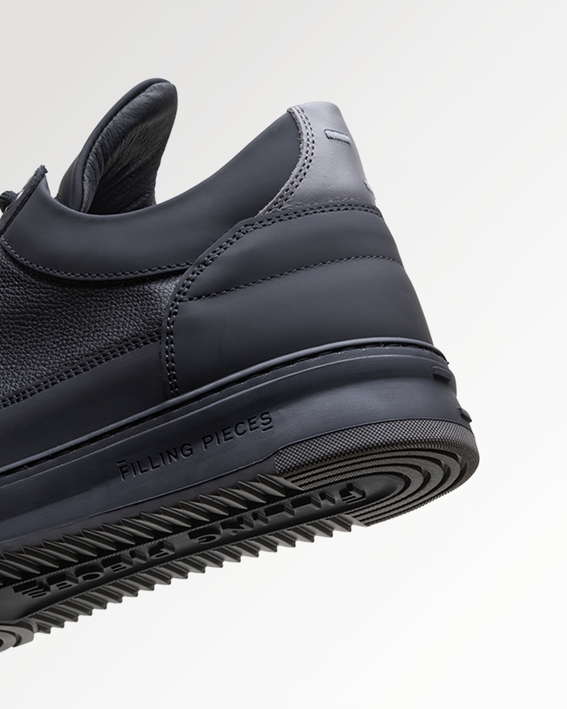 LOW TOP TECH CRUMBS BLACK