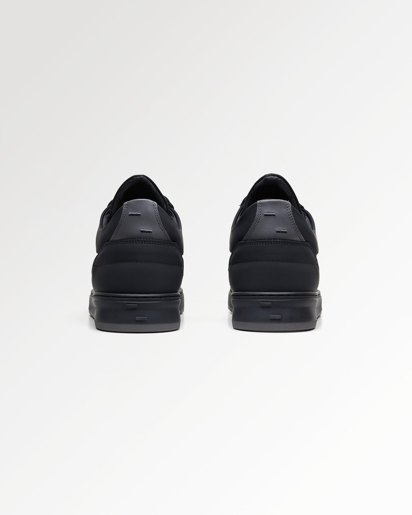 LOW TOP TECH CRUMBS BLACK