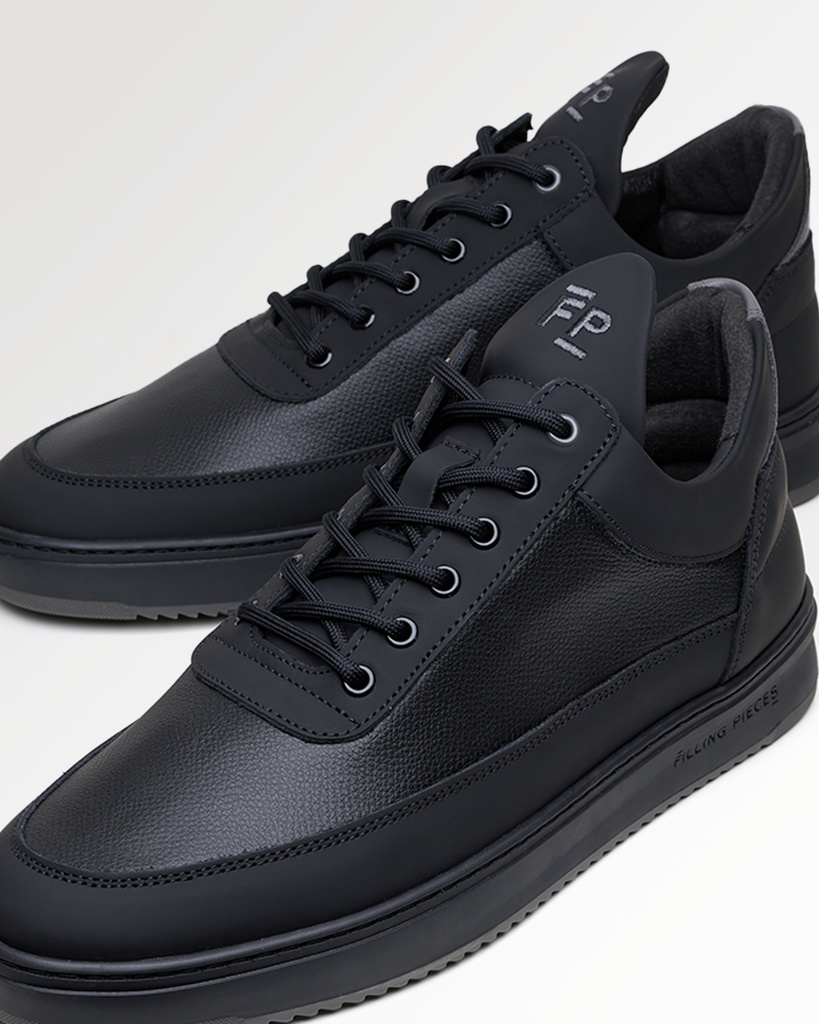 LOW TOP TECH CRUMBS BLACK