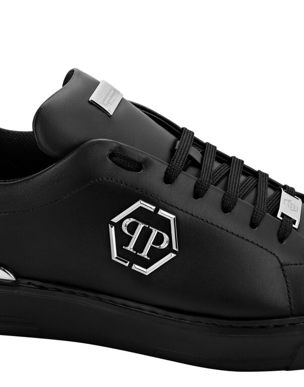 LEATHER LO-TOP SNEAKER HEXAGON