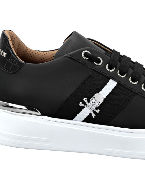 LEATHER LO-TOP SNEAKERS STRIPES